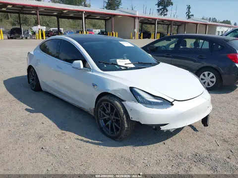 5YJ3E1EB2KF211588 — 2019 Tesla Model 3 Long Range/Performance, Повреждения со всех сторон, фото до ремонта