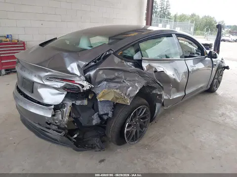 2026 Tesla Model 3 Premium Rear-wheel Drive/rear-wheel Drive VIN 5YJ3E1EA9TF136137 фото 4