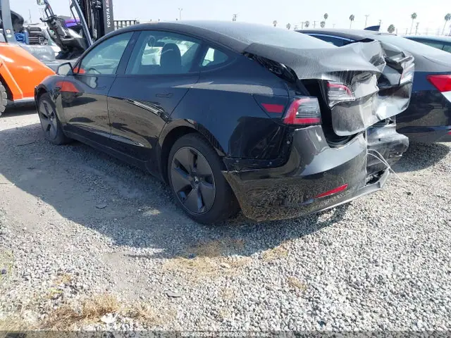 5YJ3E1EA0MF870621 — 2021 Tesla Model 3 Standard Range Plus Rear-Wheel Drive, фото 3 с аукциона IAAI 30.09.2026, Задняя часть