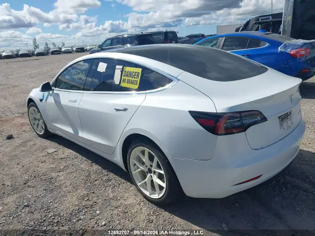 5YJ3E1EB6JF107247 — 2018 Tesla Model 3, фото 3 с аукциона IAAI 29.09.2026, Возможна механическая неисправность