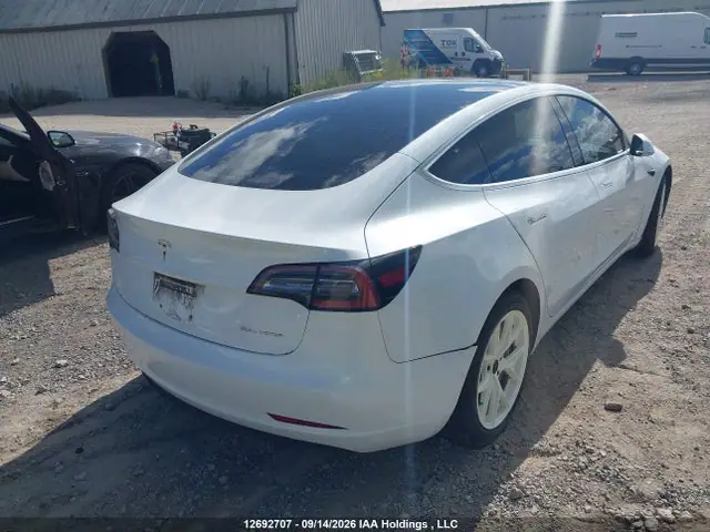 5YJ3E1EB6JF107247 — 2018 Tesla Model 3, фото 4 с аукциона IAAI 29.09.2026, Возможна механическая неисправность