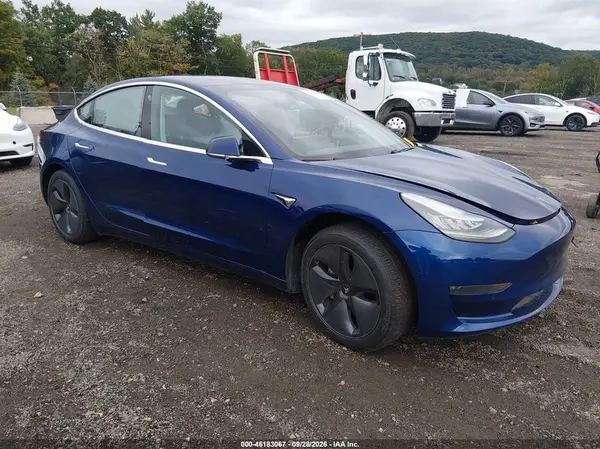 5YJ3E1EA1JF124819 — 2018 Tesla Model 3, Подтопление (Flood), фото до ремонта