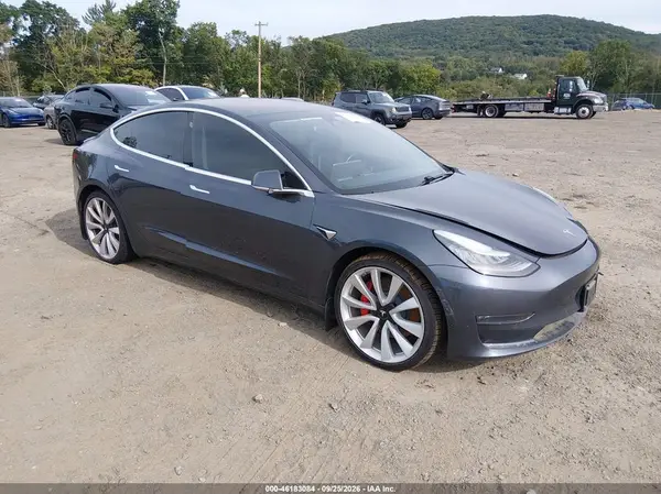 5YJ3E1EB1JF105857 — 2018 Tesla Model 3, Подтопление (Flood), фото до ремонта