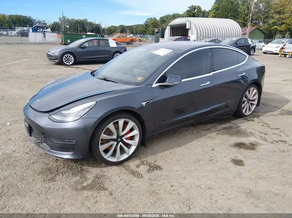 5YJ3E1EB1JF105857 — 2018 Tesla Model 3, фото 2 с аукциона IAAI, Подтопление