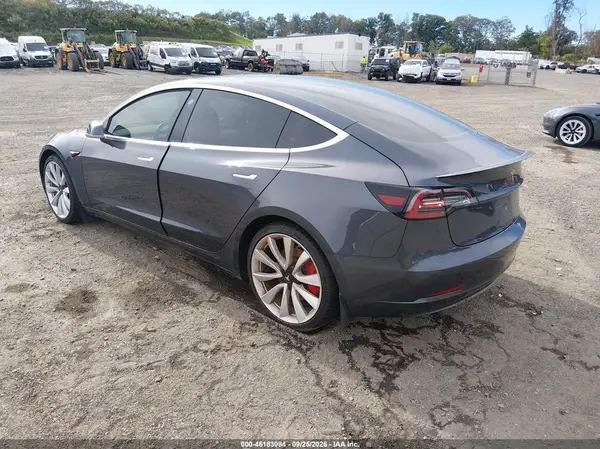 5YJ3E1EB1JF105857 — 2018 Tesla Model 3, фото 3 с аукциона IAAI, Подтопление