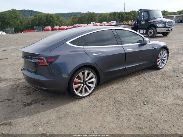 5YJ3E1EB1JF105857 — 2018 Tesla Model 3, фото 4 с аукциона IAAI, Подтопление