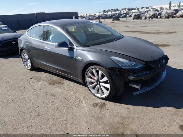 5YJ3E1EBXJF074432 — 2018 Tesla Model 3, Передняя часть слева (Left Front), фото до ремонта