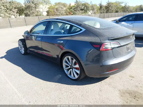 5YJ3E1EBXJF074432 — 2018 Tesla Model 3, фото 3 с аукциона IAAI, Передняя часть слева