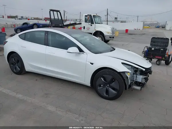 5YJ3E1EA8JF027312 — 2018 Tesla Model 3, Передняя часть (Front End), фото до ремонта