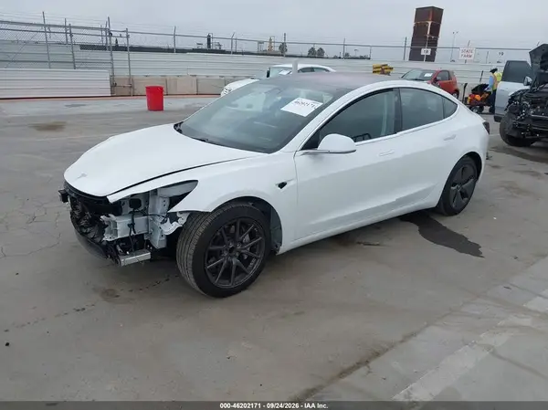 5YJ3E1EA8JF027312 — 2018 Tesla Model 3, фото 2 с аукциона IAAI, Передняя часть