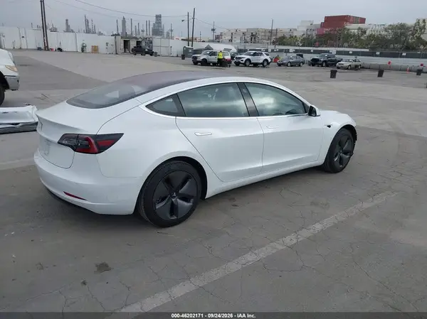 5YJ3E1EA8JF027312 — 2018 Tesla Model 3, фото 4 с аукциона IAAI, Передняя часть