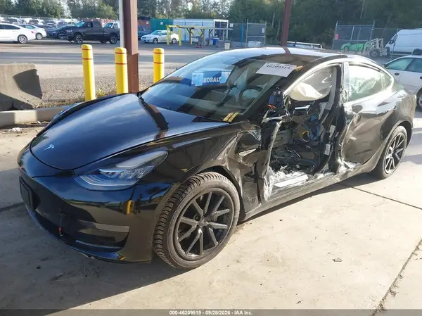 5YJ3E1EA0JF172649 — 2018 Tesla Model 3, фото 2 с аукциона IAAI, LEFT & RIGHT SIDE
