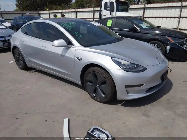 5YJ3E1EA8JF040061 — 2018 Tesla Model 3, Задняя часть (Rear), фото до ремонта
