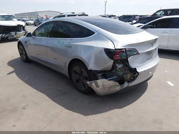 5YJ3E1EA8JF040061 — 2018 Tesla Model 3, Задняя часть (Rear), фото до ремонта
