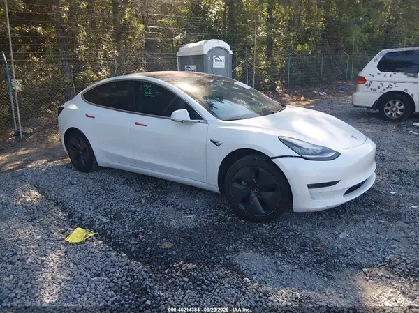 5YJ3E1EA8JF151564 — 2018 Tesla Model 3, Передняя часть слева (Left Front), фото до ремонта
