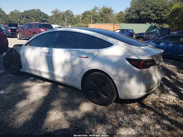 5YJ3E1EA8JF151564 — 2018 Tesla Model 3, фото 3 с аукциона IAAI, Передняя часть слева