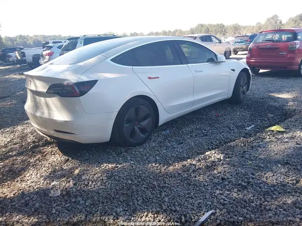 5YJ3E1EA8JF151564 — 2018 Tesla Model 3, фото 4 с аукциона IAAI, Передняя часть слева