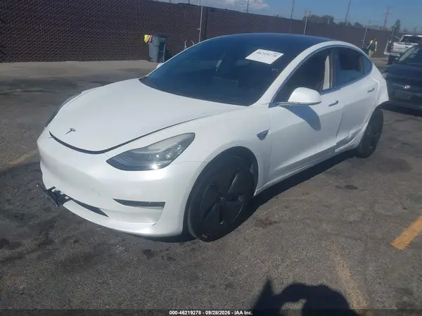 5YJ3E1EA1JF023389 — 2018 Tesla Model 3, фото 2 с аукциона IAAI, Задняя часть слева