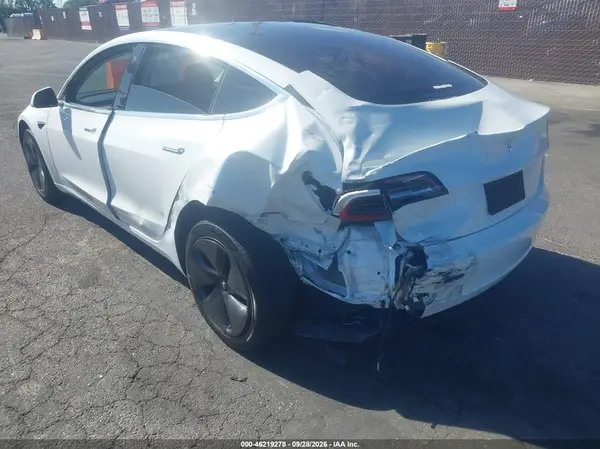 5YJ3E1EA1JF023389 — 2018 Tesla Model 3, фото 3 с аукциона IAAI, Задняя часть слева