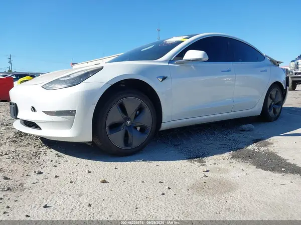 5YJ3E1EA9JF051070 — 2018 Tesla Model 3, фото 2 с аукциона IAAI, Задняя часть