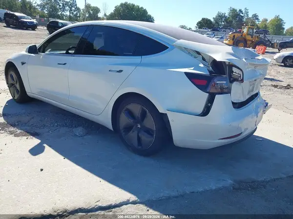 5YJ3E1EA9JF051070 — 2018 Tesla Model 3, фото 3 с аукциона IAAI, Задняя часть