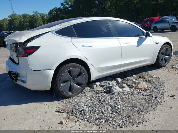 5YJ3E1EA9JF051070 — 2018 Tesla Model 3, фото 4 с аукциона IAAI, Задняя часть