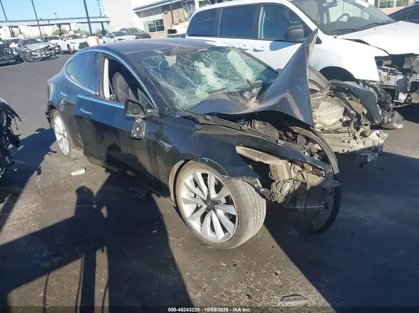 5YJ3E1EA3JF176226 — 2018 Tesla Model 3, Передняя часть (Front End), фото до ремонта