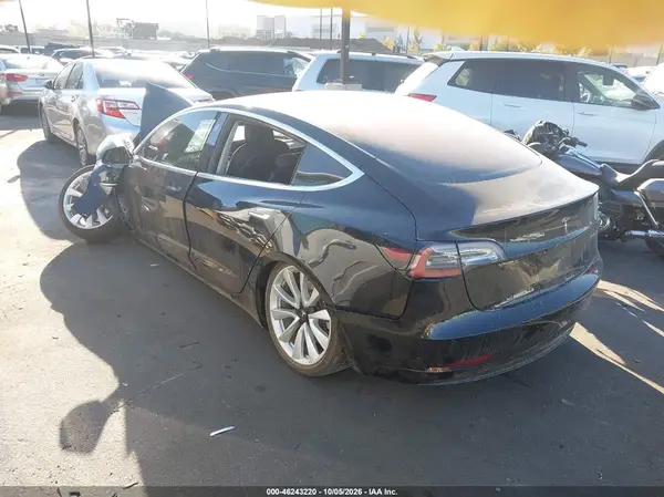 5YJ3E1EA3JF176226 — 2018 Tesla Model 3, фото 3 с аукциона IAAI, Передняя часть