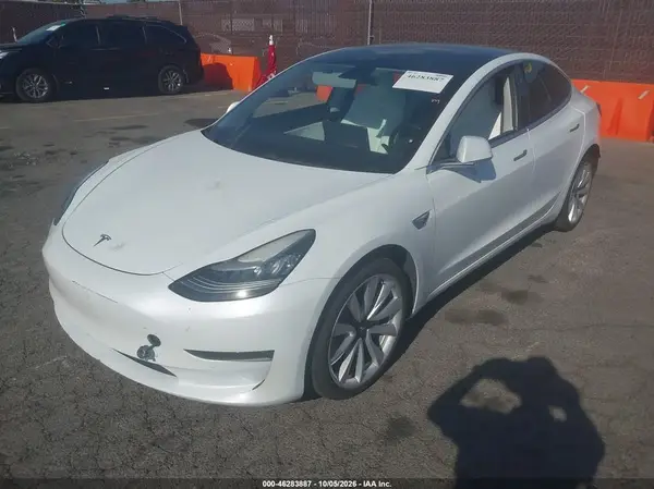 5YJ3E1EB1JF112193 — 2018 Tesla Model 3, фото 2 с аукциона IAAI, Задняя часть