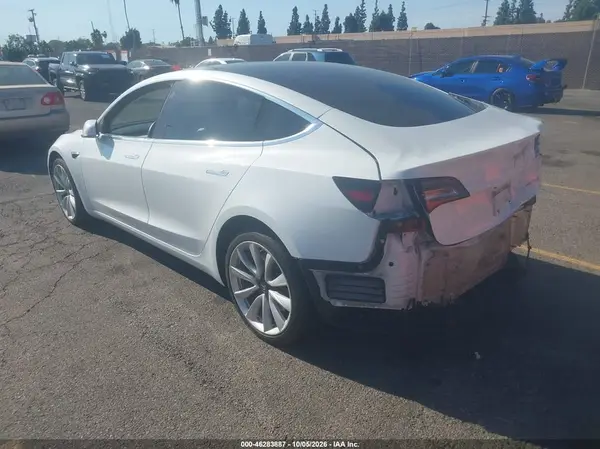 5YJ3E1EB1JF112193 — 2018 Tesla Model 3, фото 3 с аукциона IAAI, Задняя часть