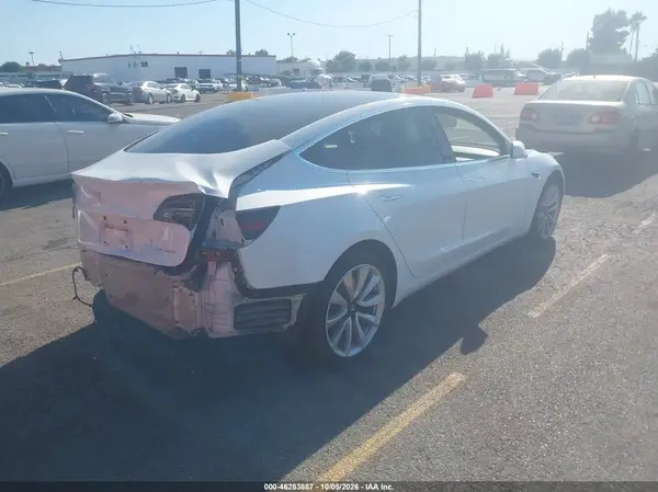 5YJ3E1EB1JF112193 — 2018 Tesla Model 3, фото 4 с аукциона IAAI, Задняя часть