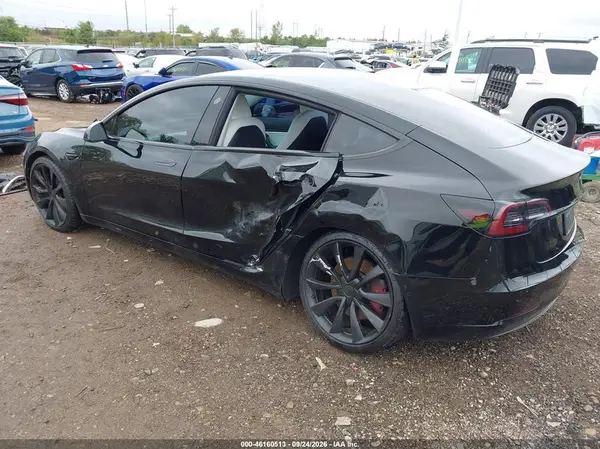 5YJ3E1EB4KF438832 — 2019 Tesla Model 3, фото 3 с аукциона IAAI, Левый бок
