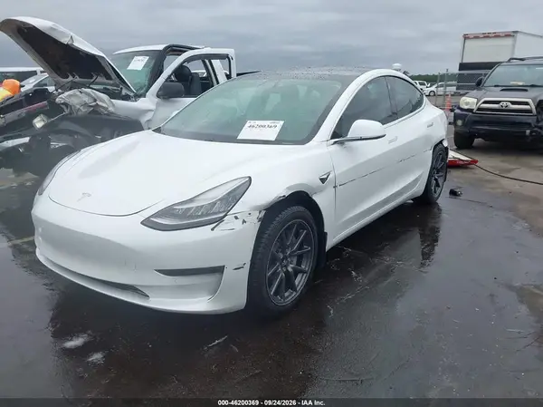 5YJ3E1EA6KF483438 — 2019 Tesla Model 3, фото 2 с аукциона IAAI 14.10.2026, Левый бок