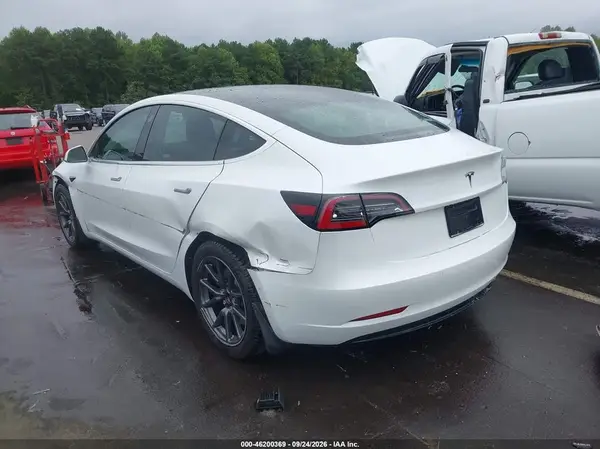 5YJ3E1EA6KF483438 — 2019 Tesla Model 3, фото 3 с аукциона IAAI 14.10.2026, Левый бок
