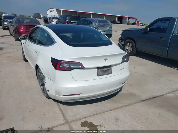 5YJ3E1EB1KF388035 — 2019 Tesla Model 3, фото 3 с аукциона IAAI, Задняя часть