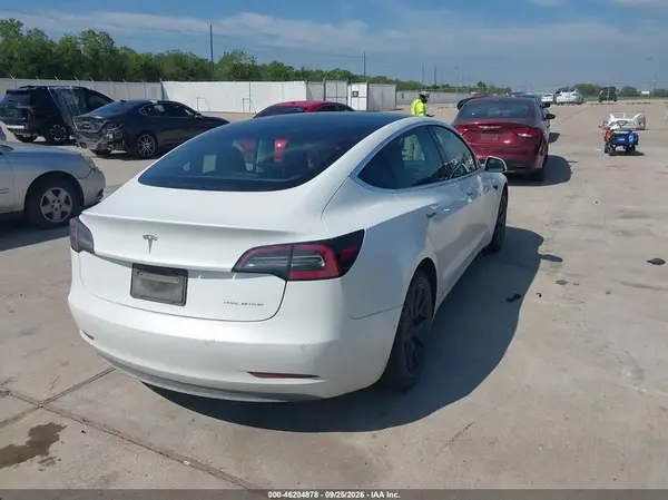 5YJ3E1EB1KF388035 — 2019 Tesla Model 3, фото 4 с аукциона IAAI, Задняя часть