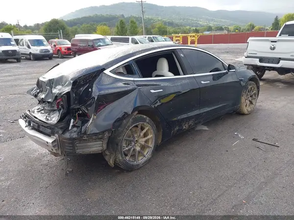 5YJ3E1EA0KF402711 — 2019 Tesla Model 3, фото 4 с аукциона IAAI, Задняя часть
