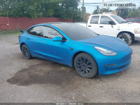 5YJ3E1EB2KF432236 — 2019 Tesla Model 3, Сзади, фото до ремонта