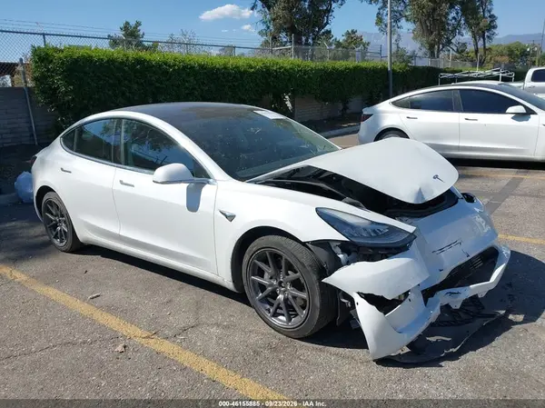 5YJ3E1EB1LF711405 — 2020 Tesla Model 3, Передняя часть (Front End), фото до ремонта