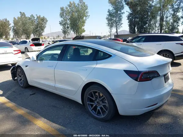 5YJ3E1EB1LF711405 — 2020 Tesla Model 3, фото 3 с аукциона IAAI, Передняя часть