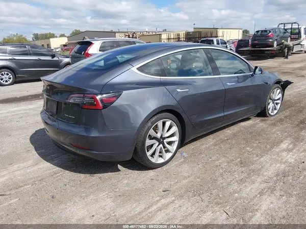 5YJ3E1EB9LF666424 — 2020 Tesla Model 3, фото 4 с аукциона IAAI, Передняя часть справа