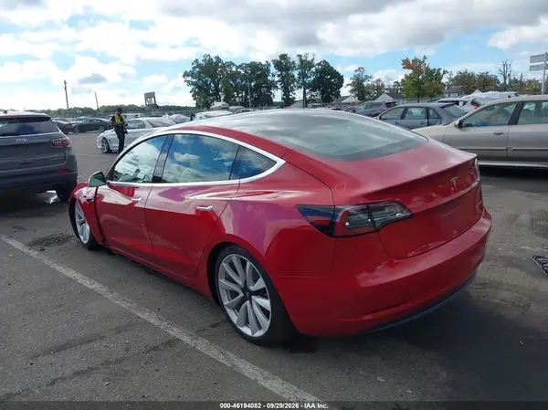 5YJ3E1EB9LF601153 — 2020 Tesla Model 3, фото 3 с аукциона IAAI, Передняя часть слева
