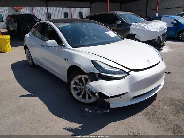 5YJ3E1EB2LF618232 — 2020 Tesla Model 3, Передняя часть справа (Right Front), фото до ремонта