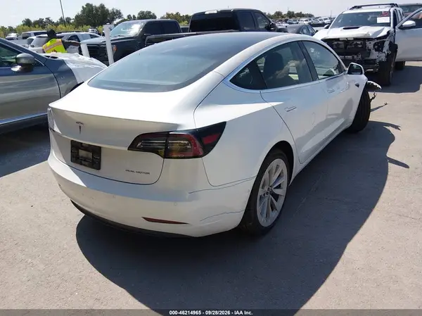 5YJ3E1EB2LF618232 — 2020 Tesla Model 3, фото 4 с аукциона IAAI, Передняя часть справа