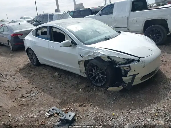 5YJ3E1EA1LF613658 — 2020 Tesla Model 3, Передняя часть (Front End), фото до ремонта