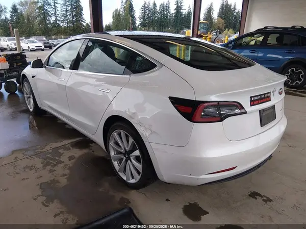 5YJ3E1EB4LF721426 — 2020 Tesla Model 3, фото 3 с аукциона IAAI, Задняя часть слева