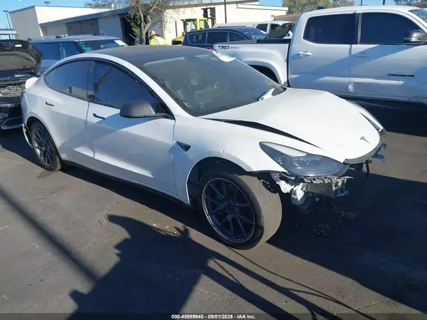 5YJ3E1EB4MF879010 Tesla Model 3 2021 — повреждение Передняя и задняя части, фото до ремонта
