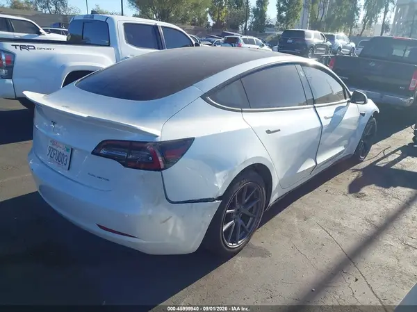 5YJ3E1EB4MF879010 — 2021 Tesla Model 3, фото 4 с аукциона IAAI 14.10.2026, Передняя и задняя части