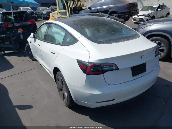 5YJ3E1EA7MF976919 — 2021 Tesla Model 3, фото 3 с аукциона IAAI, Передняя часть