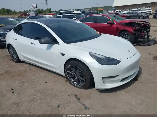 5YJ3E1EB5MF979424 — 2021 Tesla Model 3, Передняя часть справа (Right Front), фото до ремонта